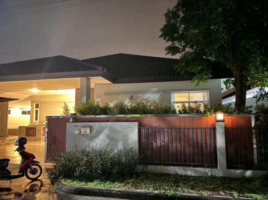 Panalee Banna Village独栋东区3卧室别墅远离尘嚣静谧之王 Nong Prue Luaran gambar